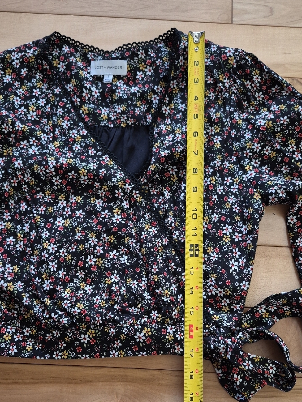 Lost + Wander Women's Size Small Black Floral Wrap Crop Top - Picture 6 of 7